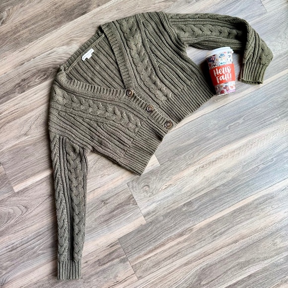 Aeropostale Olive Cropped Cable Knit Cardigan – Size S - Picture 9 of 12